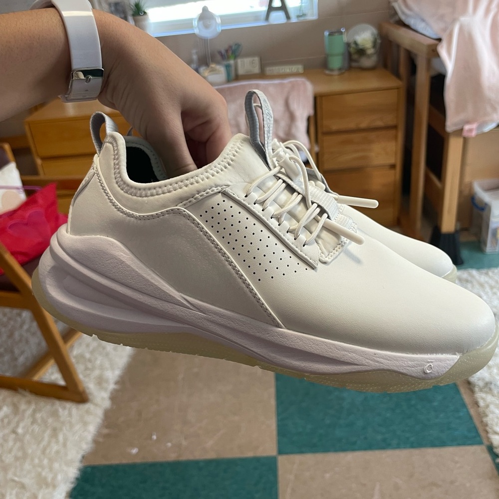 Clove Nursing Sneakers